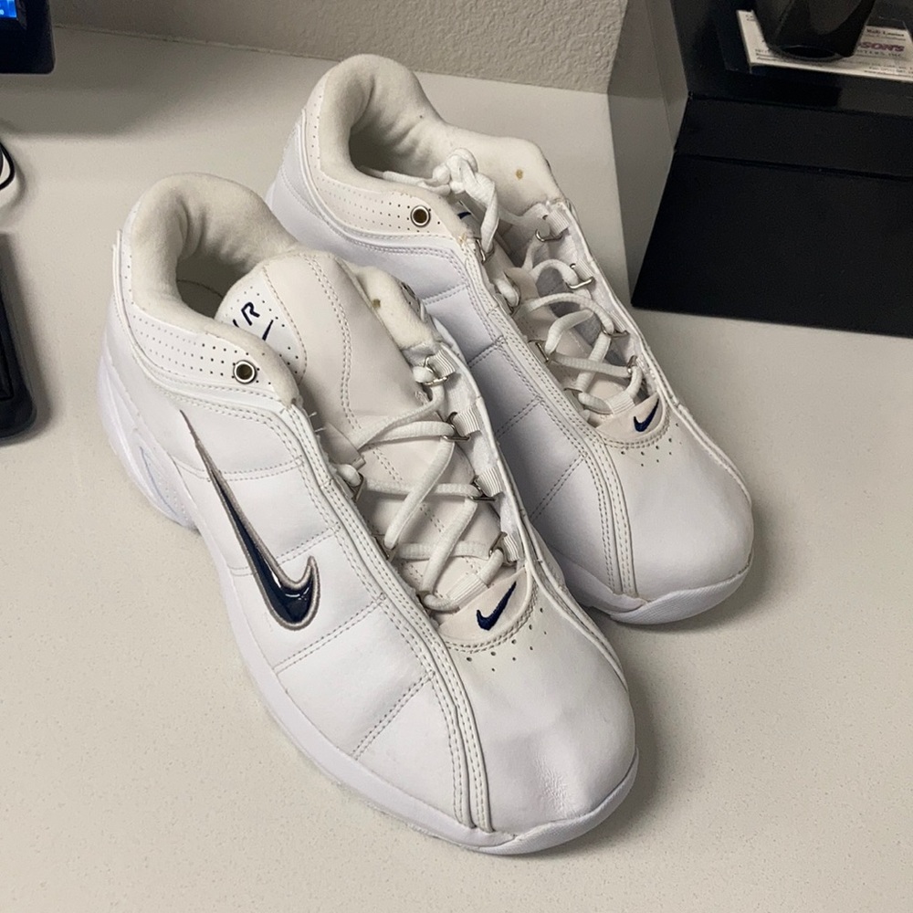 Nike air tennis shoes